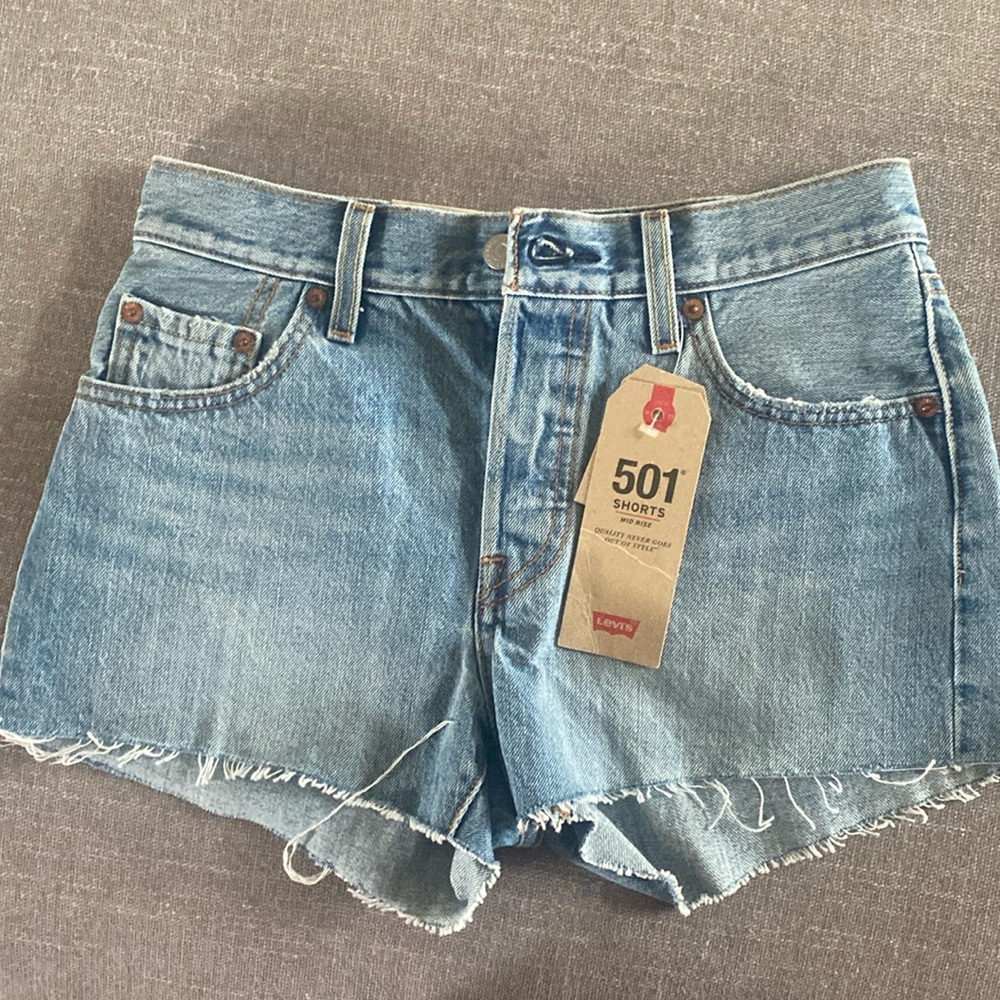 LEVI NWT 501 denim mid rise shorts